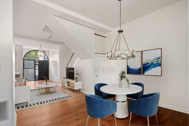 Building Photo - Incredible Rittenhouse Home