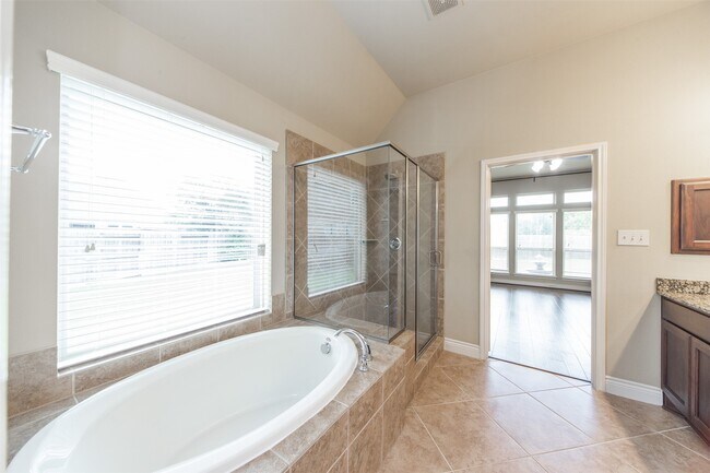 Building Photo - 27106 Cross Pointe Ct