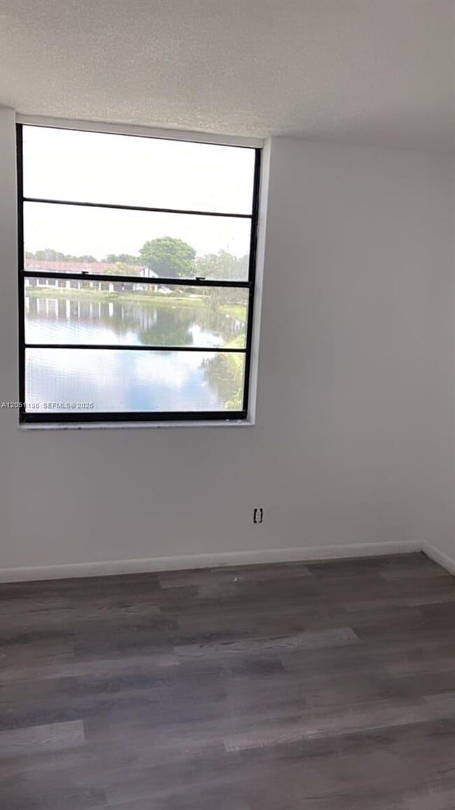 Building Photo - 212 Lake Pointe Dr