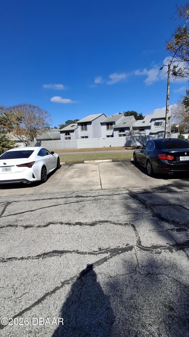 Building Photo - 196 W Sandalwood Ct