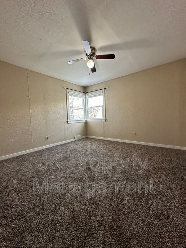 Building Photo - 1012 7th Ave S