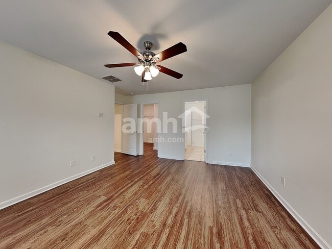 Building Photo - 290 Maxton Ave