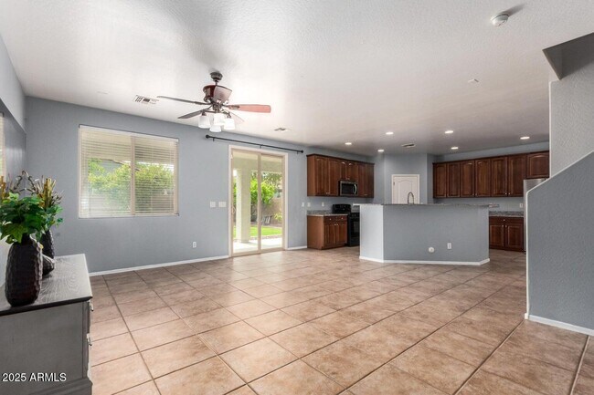 Building Photo - 42511 W Cheyenne Dr