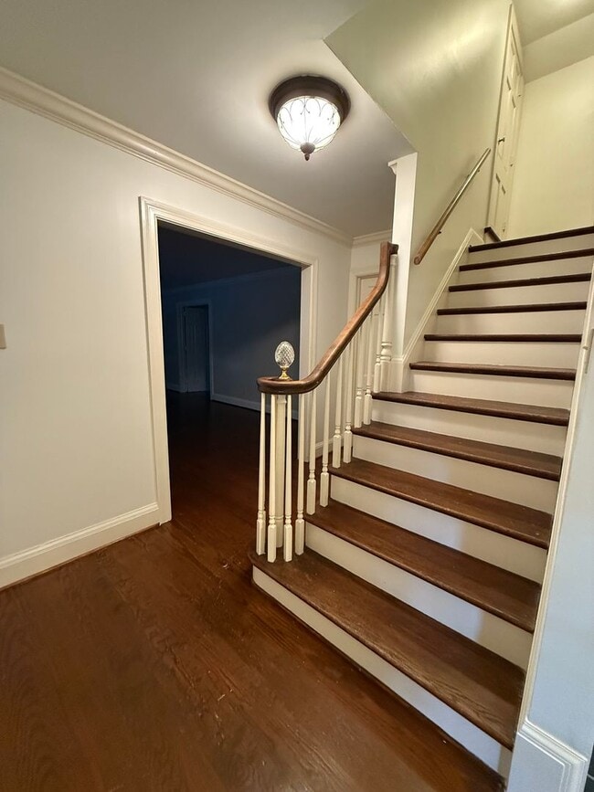 Building Photo - 1118 Laurel Ln NW