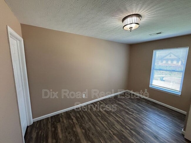 Building Photo - 2497 Deercove Ct.