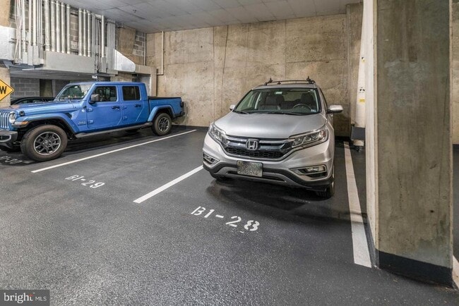 Building Photo - 1021 N Garfield St