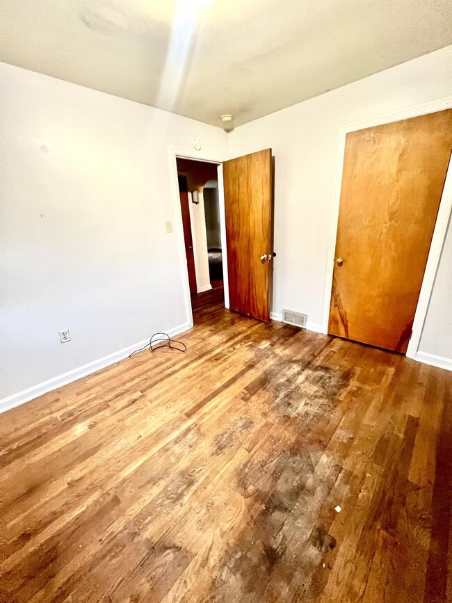 Building Photo - 1063 Charles Ave