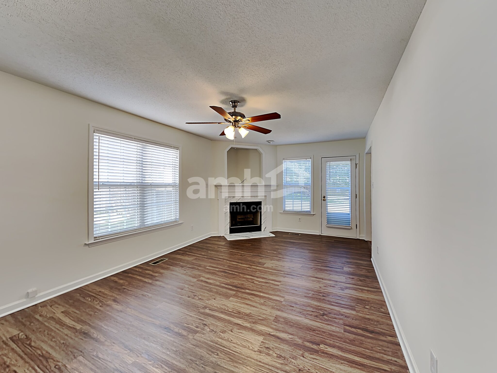 Building Photo - 241 Pinecroft Dr