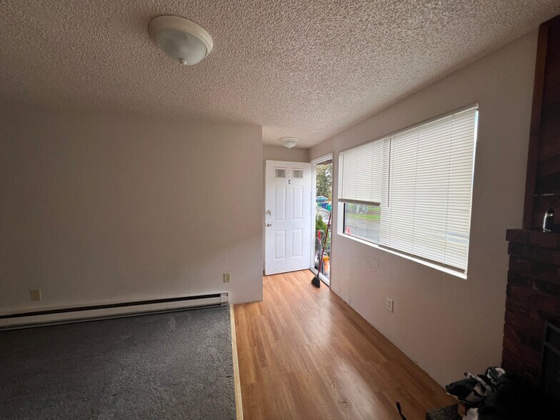 Building Photo - 220 Ellingson Dr