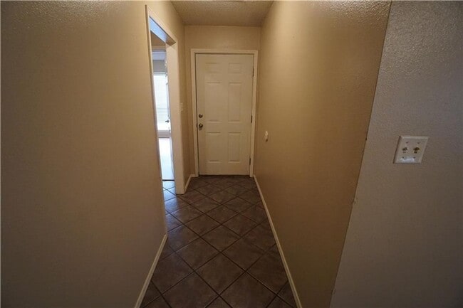 Building Photo - 4 Bedroom House, Gas Heat and Hot Water, N...