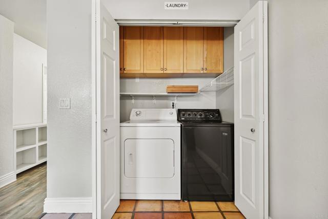 Building Photo - 4775 Seminole Dr