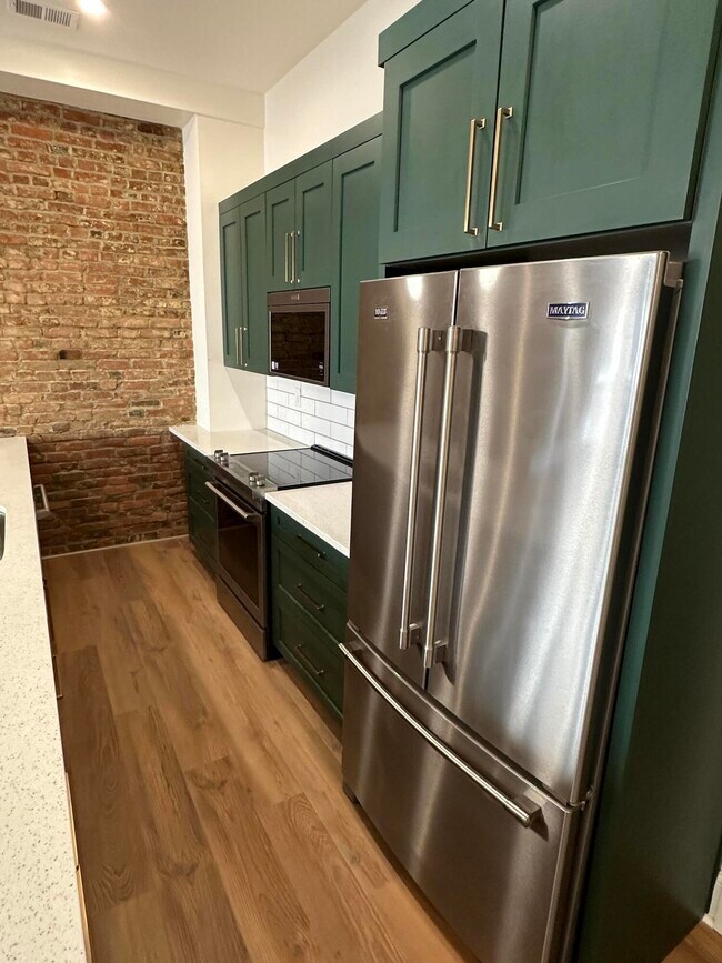 Building Photo - 307 W Main St