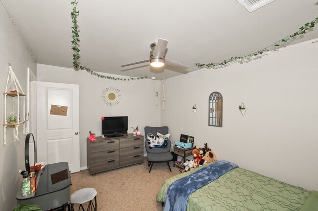 Building Photo - 3/2/2 Rental in the Meadows ~ 1743 Wesleyan!