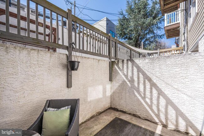 Building Photo - 1814 Christian St