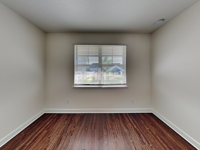 Building Photo - 3084 Creek Village Ln