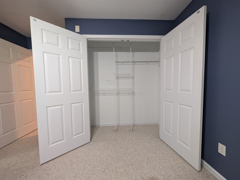 Bedroom Closet - 7218 Timber Trl