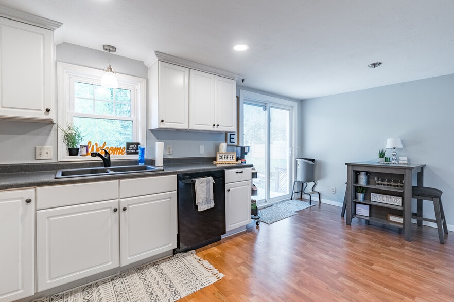 Building Photo - 226302 Swan Ave