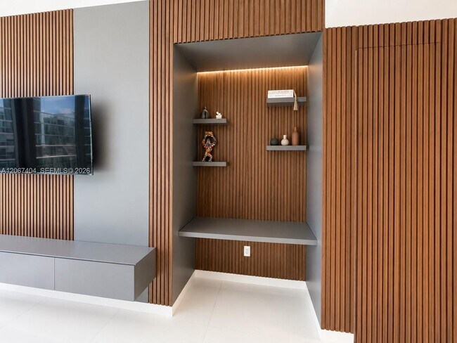 Building Photo - 300 Biscayne Blvd Way