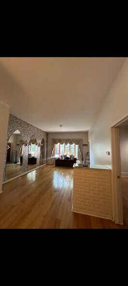 Building Photo - 2737 S Princeton Ave