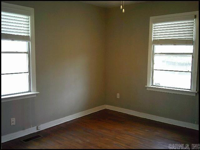 Building Photo - 5919 Woodlawn Dr