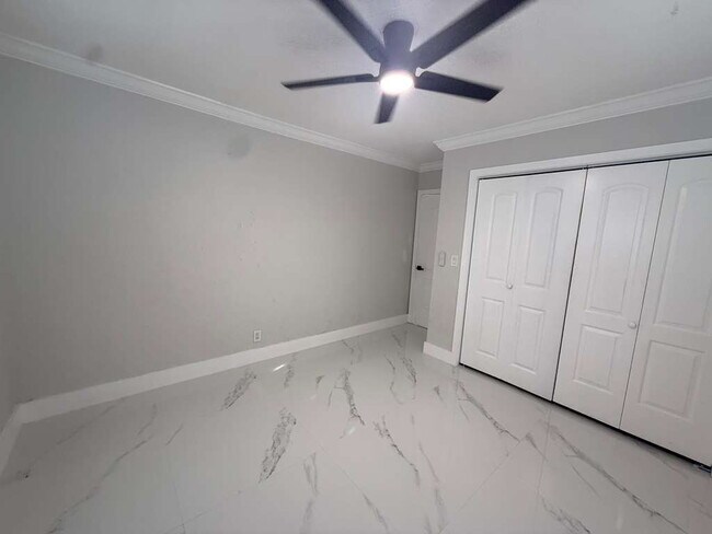 Building Photo - Modern 2-Bedroom | New Kitchen, Bath & Til...