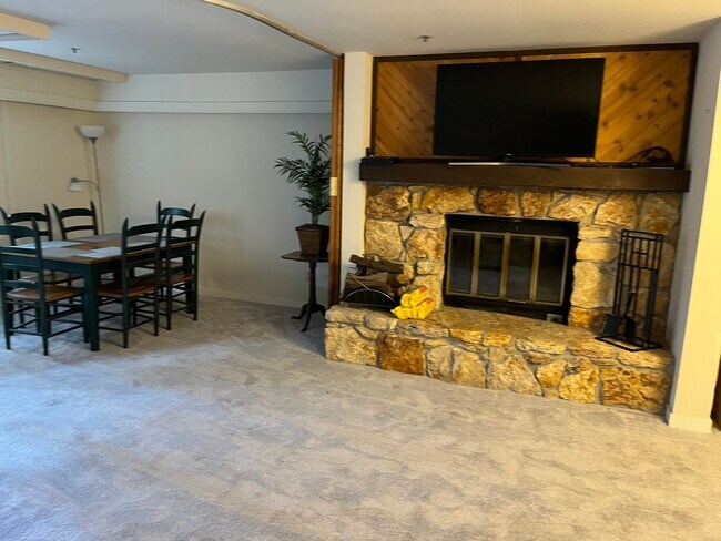 Building Photo - 333 Ski Way