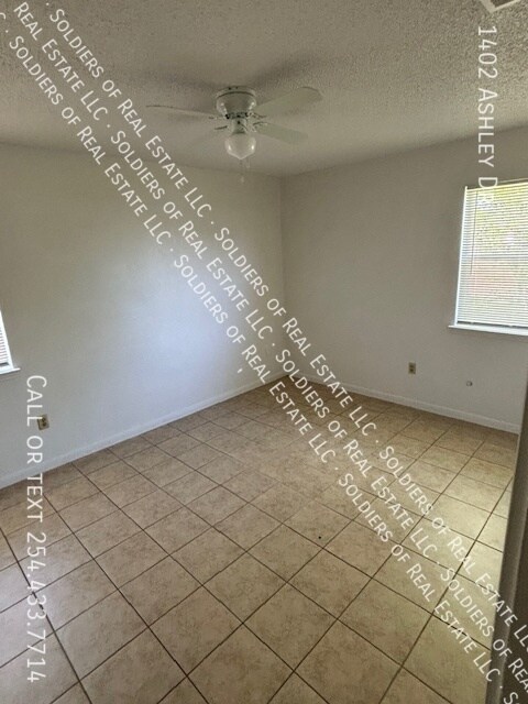 Building Photo - 1402 Ashley Dr