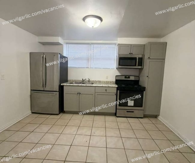 Primary Photo - 700 E 20th Ave