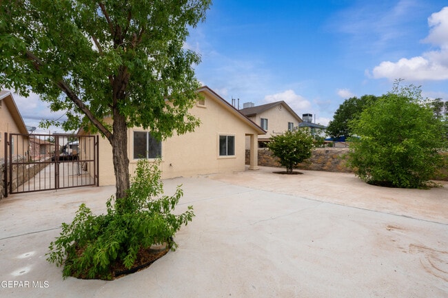 Building Photo - 12290 Tierra Bella Dr