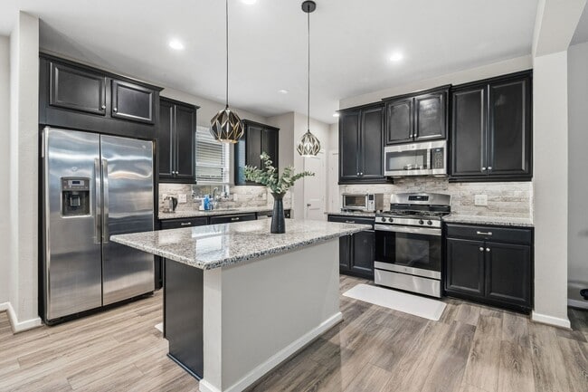 Building Photo - 16323 Apache Wds Wy