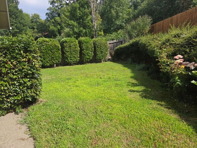 Building Photo - 2037 SE Marlen Dr