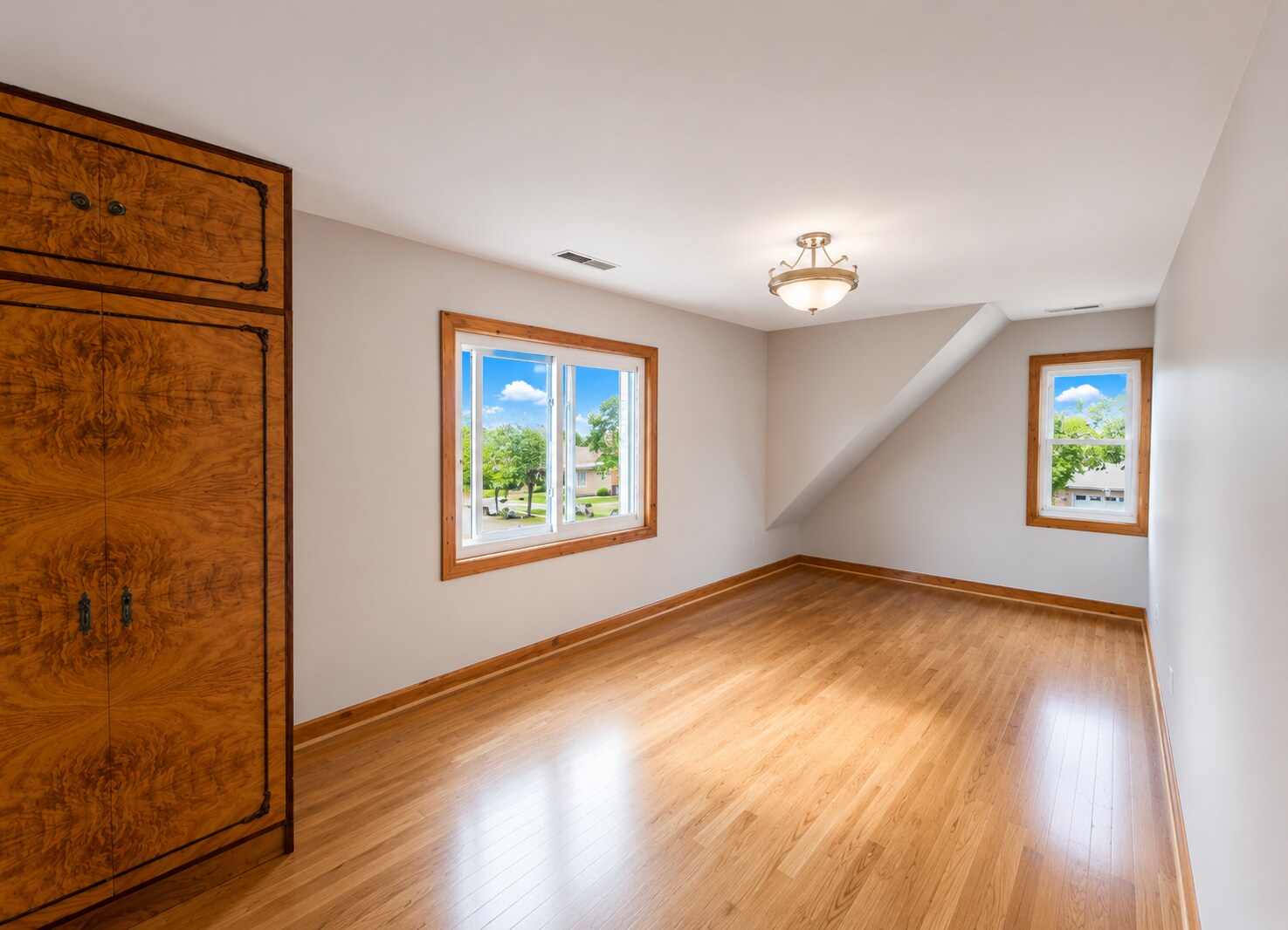 Building Photo - 7719 W Catalpa Ave