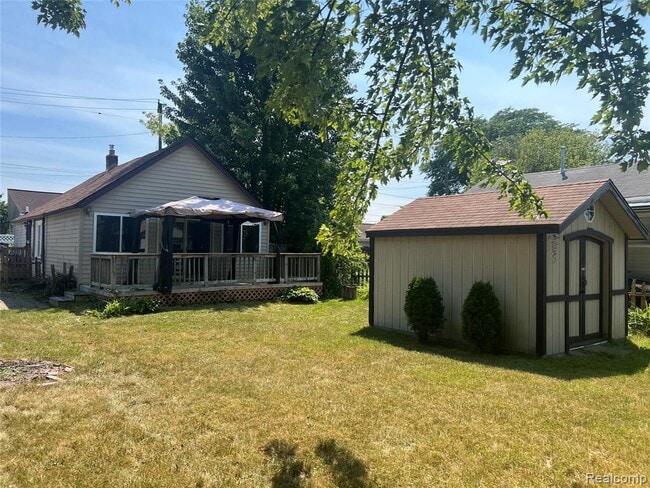 Building Photo - 15676 Frazho Rd