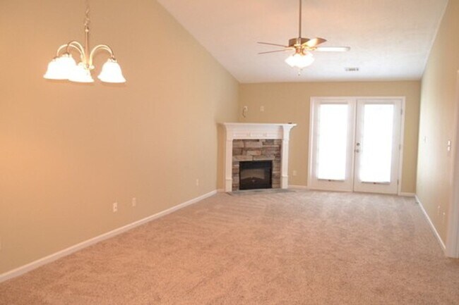 Building Photo - Cute 2 Bedroom Townhouse - Close to Shopping & Restaurants! Near I-20 and Washington Rd