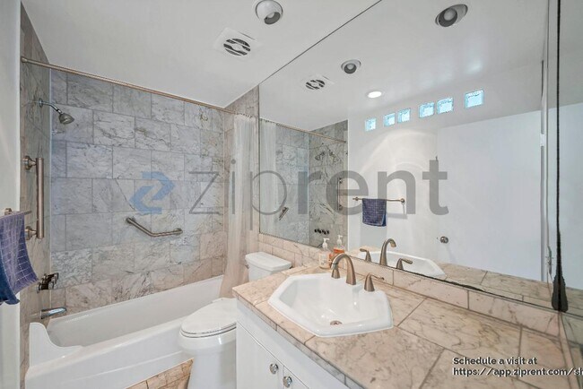 Building Photo - 960 Larrabee St