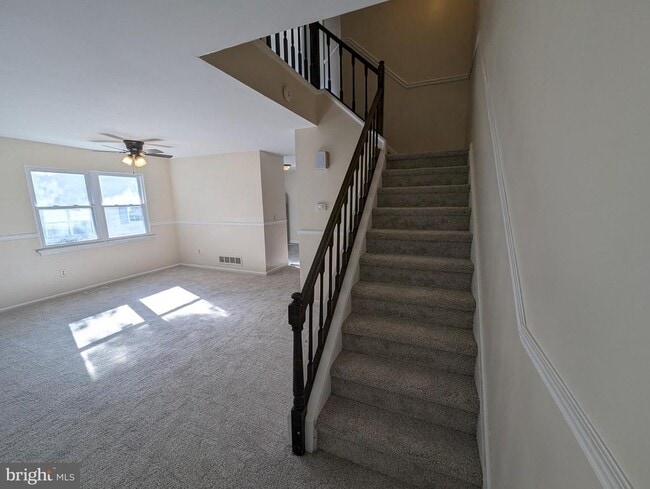 Building Photo - 830 Woodcrest Dr