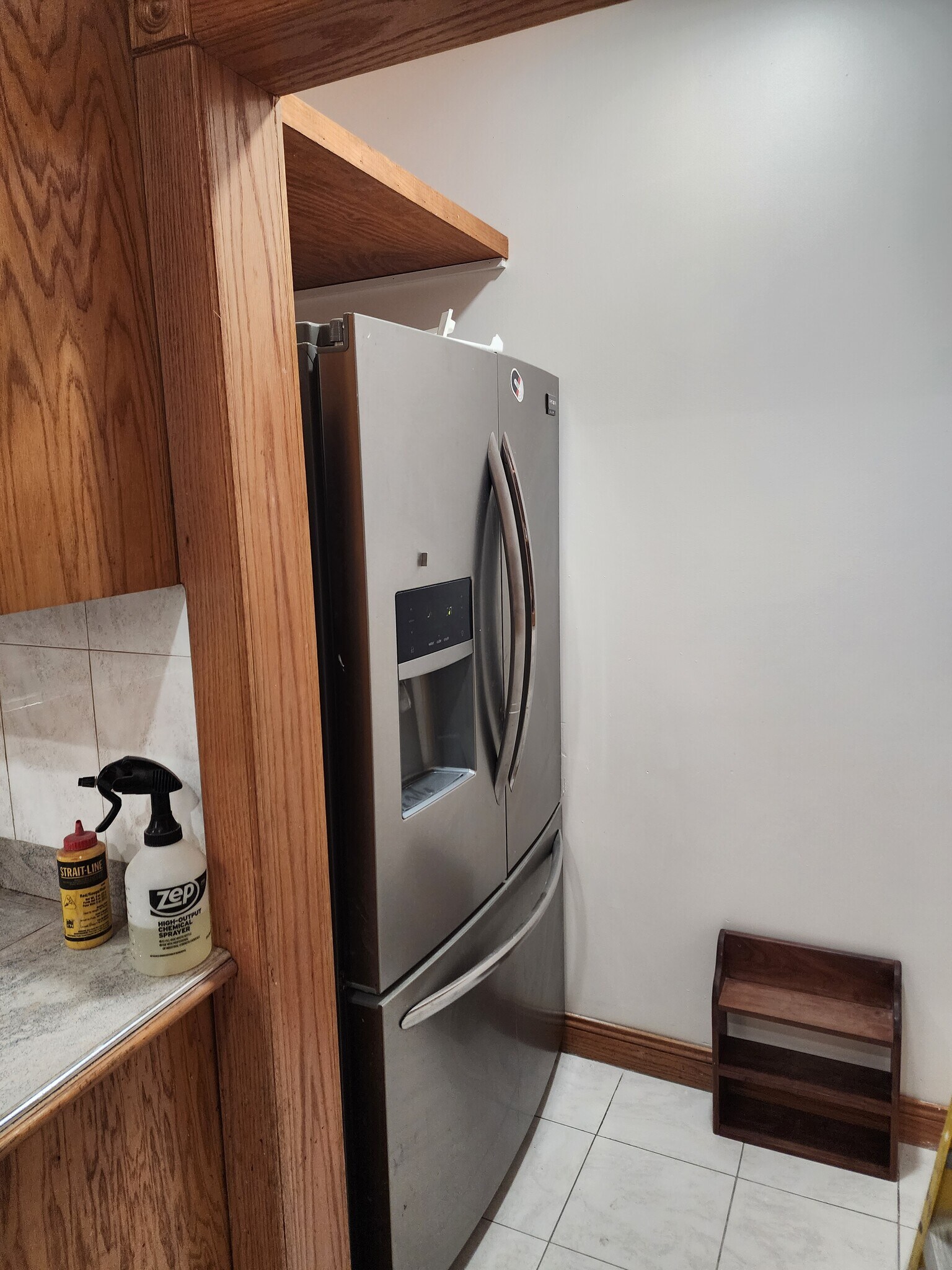 Refrigerator - 4717 N Keating Ave