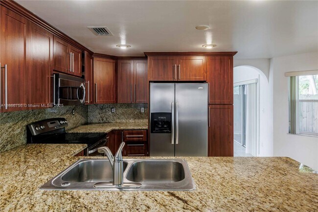 Building Photo - 4670 SW 154th Pl
