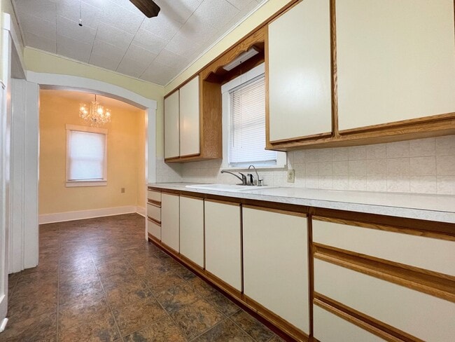 Building Photo - 3 Bedroom With Oversized Garage