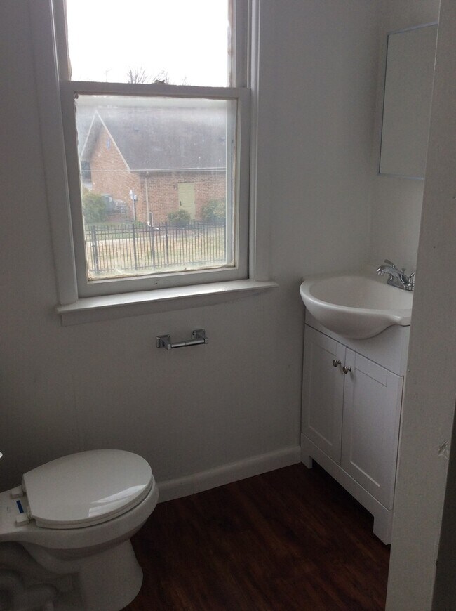 Building Photo - Spacious 5 Bedroom 1.5 Bath House- York City SD