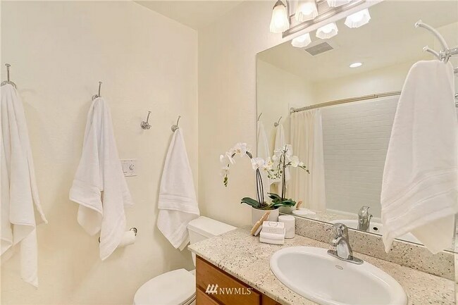 Building Photo - 2bd/1ba Seattle Condo