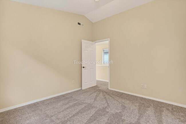 Building Photo - Freshly Updated 3BR Home in Beaverton