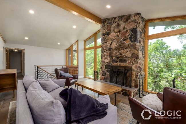 Building Photo - Beautiful Home in Prime Location!