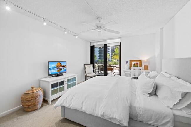 Building Photo - 3420 S Ocean Blvd