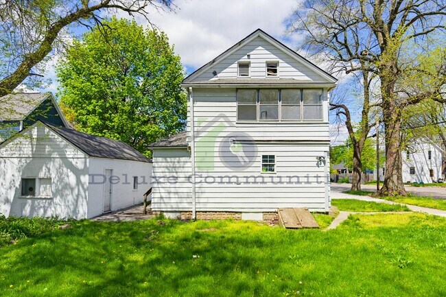 Building Photo - 934 Hovey St SW