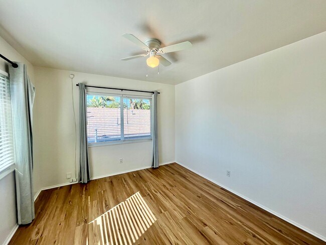 Building Photo - Upstairs 1 Bedroom Apt with 1-Car Garage N...