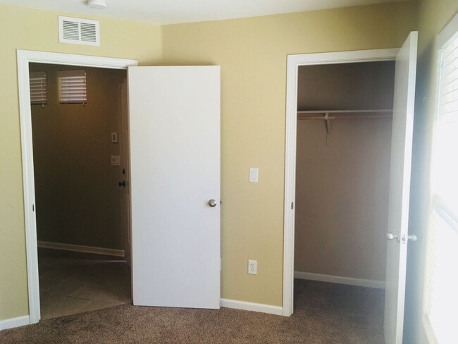 Building Photo - Capital Village 2 Bed, 2 Bath 1065 sft., H...