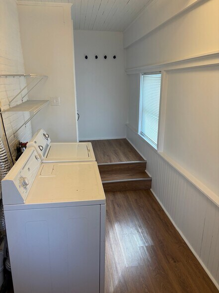 Building Photo - 1408 W Main St