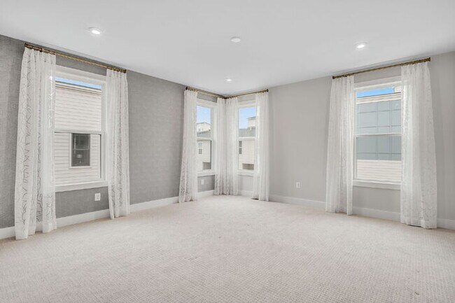 Building Photo - Expansive 3-Bedroom Condo featuring 2.5 Bathrooms and 2,345 Sq. Ft. of Comfort in Richmond!