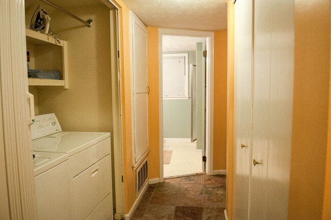 Building Photo - 4102 Landau Dr